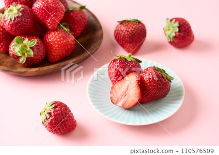 Strawberries cut in half Strawberries cut in half 110576509
