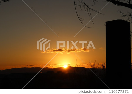 Setting sun 110577271