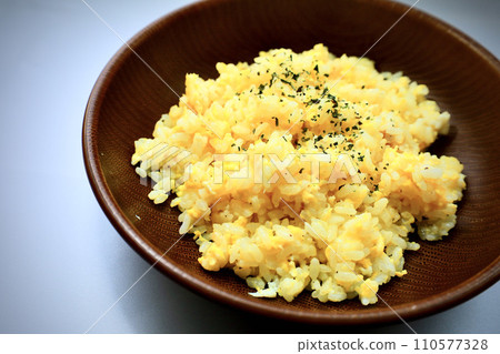 Delicious egg fried rice 110577328