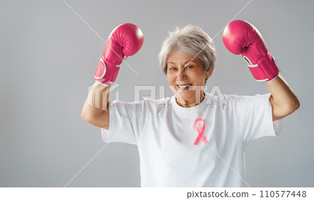 Woman in boxing gloves 110577448