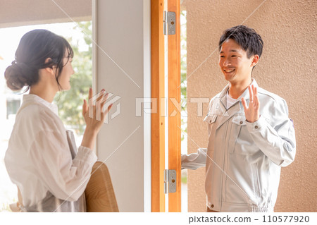 Morning work scene of young male workers (newlyweds, married couples, lovers) Morning work scene of young male workers (newlyweds, married couples, lovers) 110577920