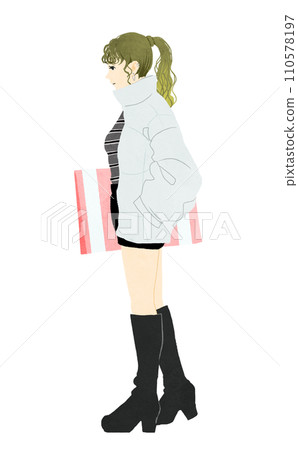 一個馬尾辮女孩在購物時穿著羽絨服和短褲的插圖 110578197