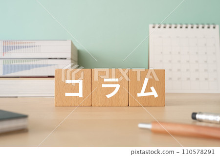 A desk with a block written as column 110578291