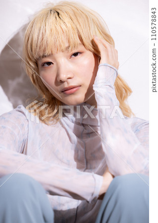 Beauty Portrait of a Japanese blonde woman Beauty Portrait of a Japanese blonde woman 110578843
