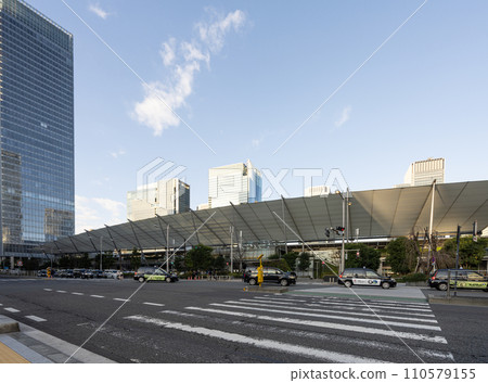 Tokyo railway Station building 110579155