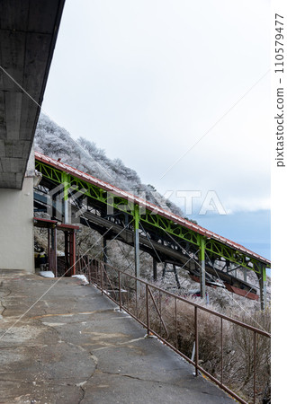 冬季纜車站 110579477