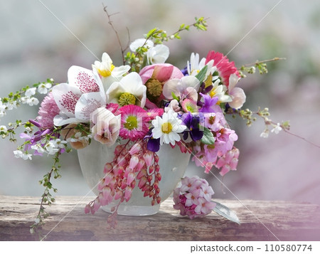 natural flower arrangement natural flower arrangement 110580774