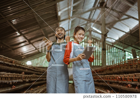 smiling entrepreneur man and woman with celebrate gesture at farm 110580978