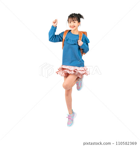 背著書包跳躍的小學生-透明背景照片PNG手工精準剪裁 110582369