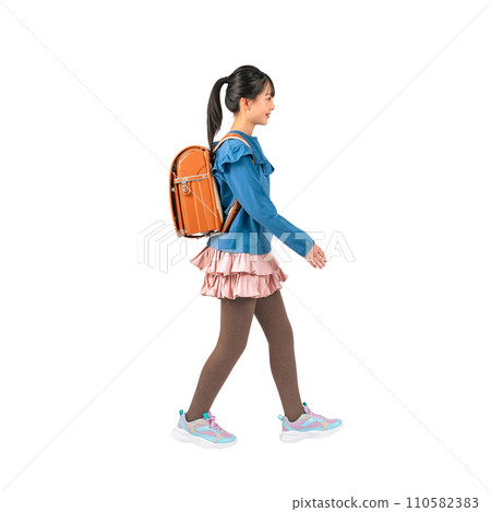 A female elementary school student walking with a school bag on her back - Transparent background photo PNG precisely cut out by hand 110582383