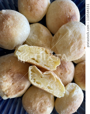 Chewy ponde queijo made with tapioca flour 110584331