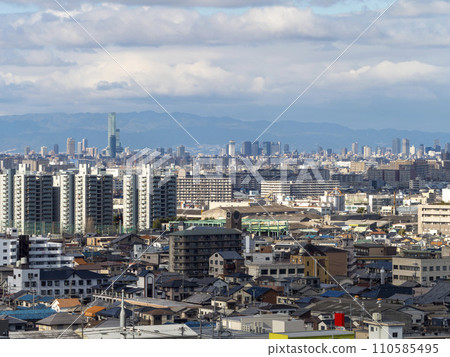 [高解析度] 建築物密集的大阪城市景觀 110585495