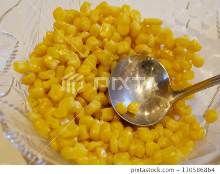 Delicious hotel buffet salad dish 110586864