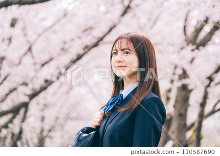 High school student (high school girl) with cherry blossom background 110587690