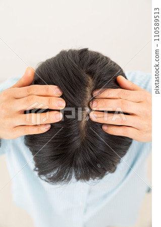 中年女性護髮圖片(頭頂) 中年女性護髮圖片(頭頂) 110589513