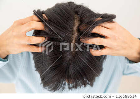 中年女性護髮圖片(頭頂) 110589514