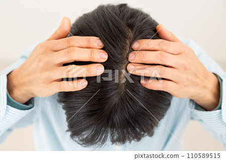 中年女性護髮圖片(頭頂) 中年女性護髮圖片(頭頂) 110589515