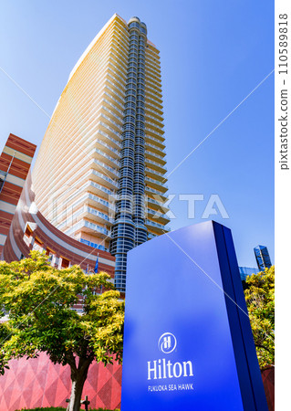 Hilton Fukuoka Sea Hawk is a huge hotel next to Fukuoka Dome [Scenery of Hakata] 110589818