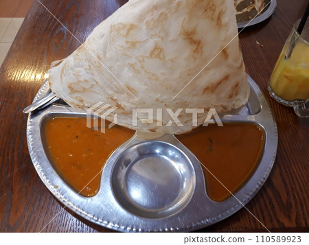 印度菜dosa(馬來西亞,咖哩) 印度菜dosa(馬來西亞,咖哩) 110589923