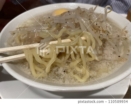 Salty wonton noodles 110589934