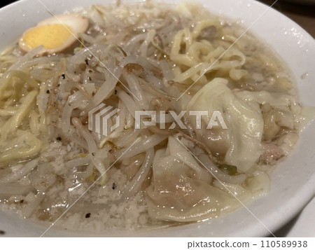 餛飩麵（鹹味）：餛飩麵配以精製鹹湯。 110589938