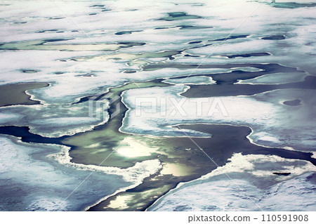 ice at the North pole and near in 2016 110591908
