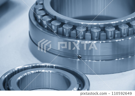 The cylindrical rolling bearing parts in light blue scene. 110592649