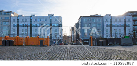 Dam next to the river the Schelde, open at the moment 110592997