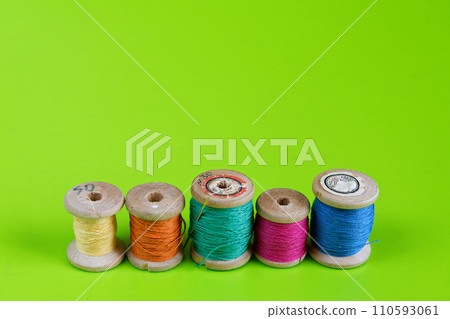 Old wooden reels of thread 110593061