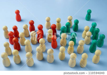 Wooden figures and two as opinion leaders or influencers. 110594840