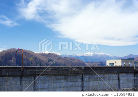 Zao Mountain Range seen from Kamafusa Dam (Kawasaki Town, Miyagi Prefecture) 110594921