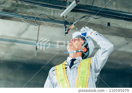Workers inspecting at the construction site 110595079