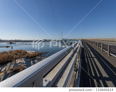橫跨大阪港內港的平林大橋 110600814
