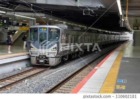 Shin-Osaka Station commuter train image Shin-Osaka Station commuter train image 110602181
