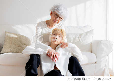 Family portrait of young woman and senior woman 110602997
