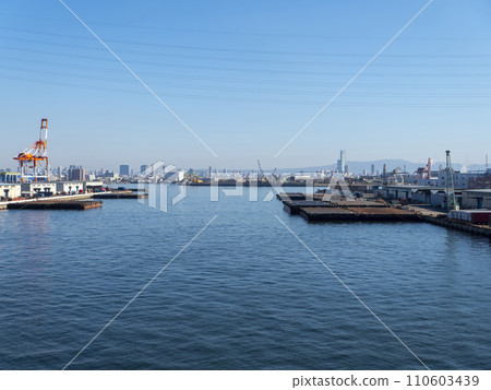 View of Osaka Port and city from the bridge 110603439