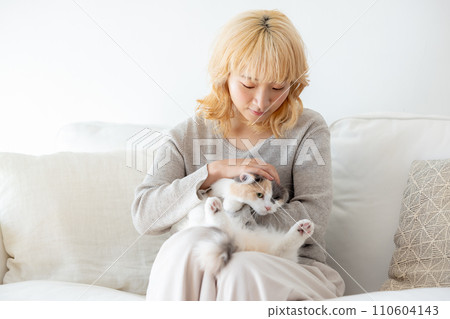 Japanese woman holding a cat 110604143