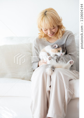 Japanese woman holding a cat 110604144