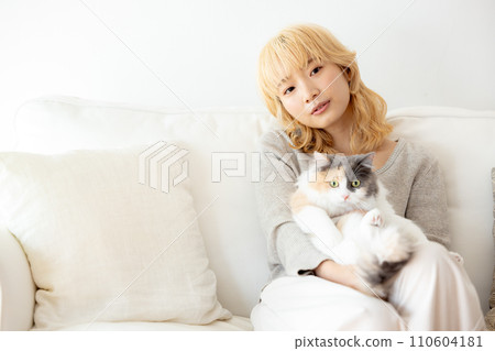 Japanese woman holding a cat 110604181