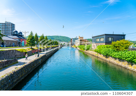 [北海道]以觀光景點而聞名的小樽運河 110604307