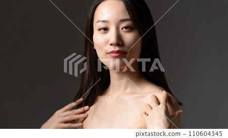 美麗的年輕女子 美麗的年輕女子 110604345