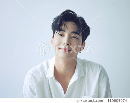 年輕的亞洲男子帶著清爽的微笑 110605974