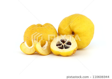 Vibrant quince fruits, both sliced and whole on white 110606944