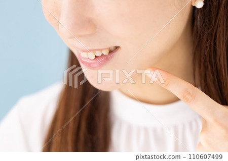中年婦女的嘴 中年婦女的嘴 110607499