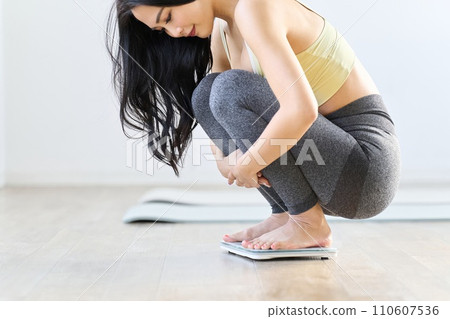 亞洲女人的規模 110607536