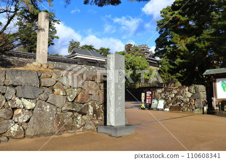 國寶:松江城入口正門附近的風景 國寶:松江城入口正門附近的風景 110608341