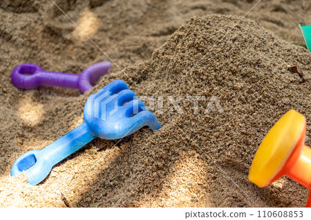 彩色塑膠沙玩具 彩色塑膠沙玩具 110608853