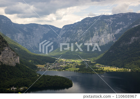 View of the city of Hallstatt and Lake Hallstattersee from a mountain in Austria 110608967