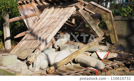 2020 Noto Peninsula Earthquake: Fallen Jizo-do Hall 110610732