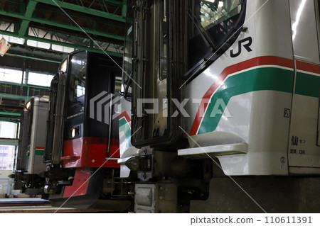 Vehicles that support the forest city 110611391